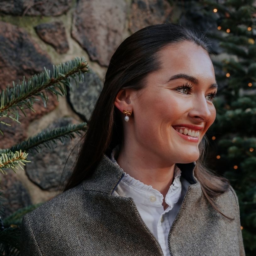 Zauberhafte Schleifenohrringe mit edler Süßwasserperle von Janne von der Heide