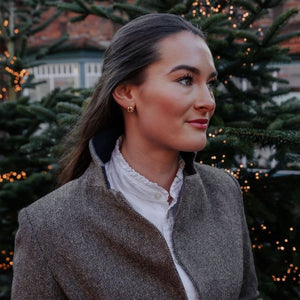 Funkelnder Schneeflocken-Ohrstecker mit Steinen und Süßwasserperle