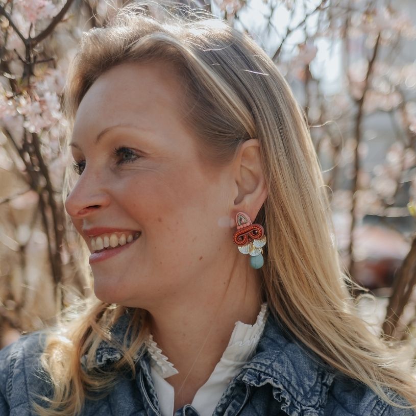 Modische Soutache-Ohrclips in Rosa, Orange, Türkis und Gold