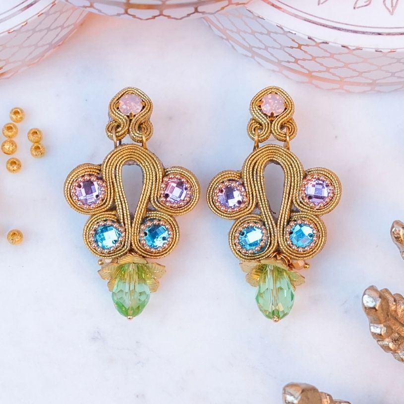 Stilbewusste Soutacheohrringe in Gold, Rosa, Flieder, Blau und Türkis