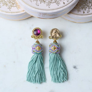 Orientalisch anmutende Quastenohrringe in Mintgrün und Violett