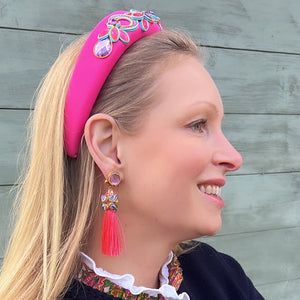 Orientalisch anmutende QuastenOhrringe in leuchtendem Pink