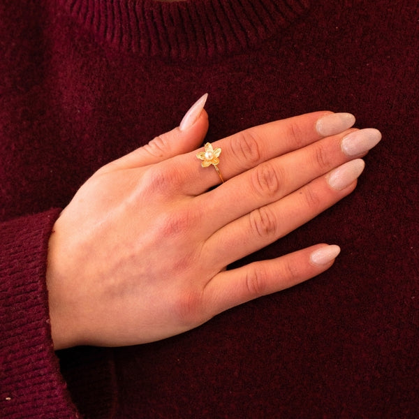 Zauberhafter Perl-Blütenfingerring