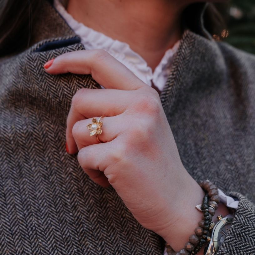 Zauberhafter Perl-Blütenfingerring