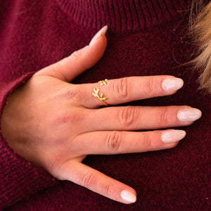 Eleganter Fingerring mit Blattranke