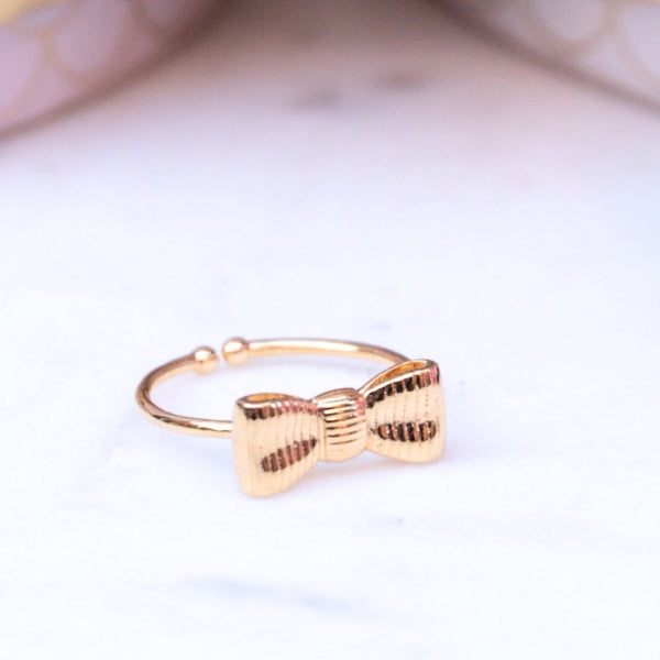 Set aus Schleifenohrringe mit edler Süßwasserperle und Schleifenfingerring