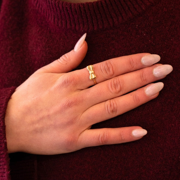 Set aus Schleifenohrringe mit edler Süßwasserperle und Schleifenfingerring