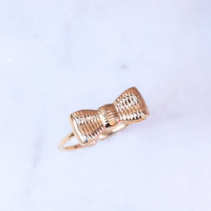 Set aus Schleifenohrringe mit edler Süßwasserperle und Schleifenfingerring