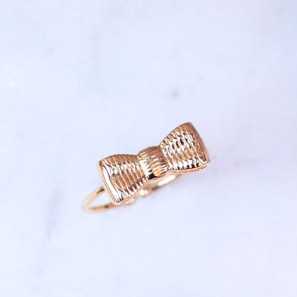 Set aus Schleifenohrringe mit edler Süßwasserperle und Schleifenfingerring