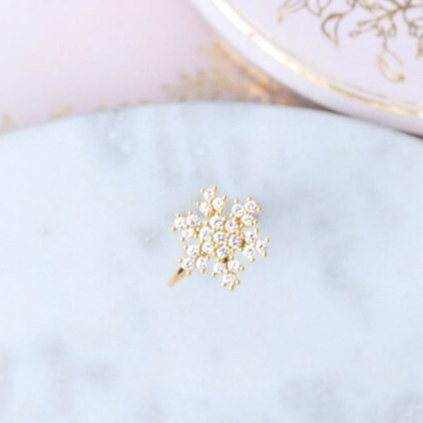 Zauberhafter Schneeflocken-Fingerring