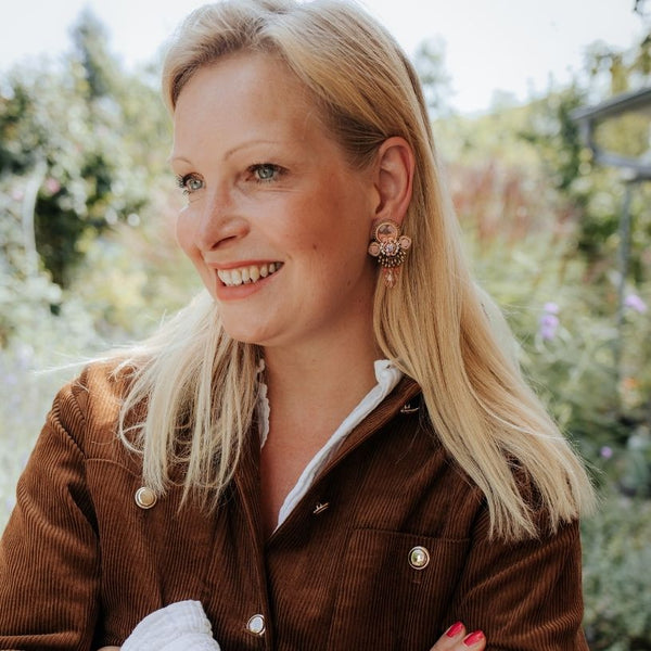 Zeitlose Soutache-Ohrringe in Lachs, Rosa und Gold