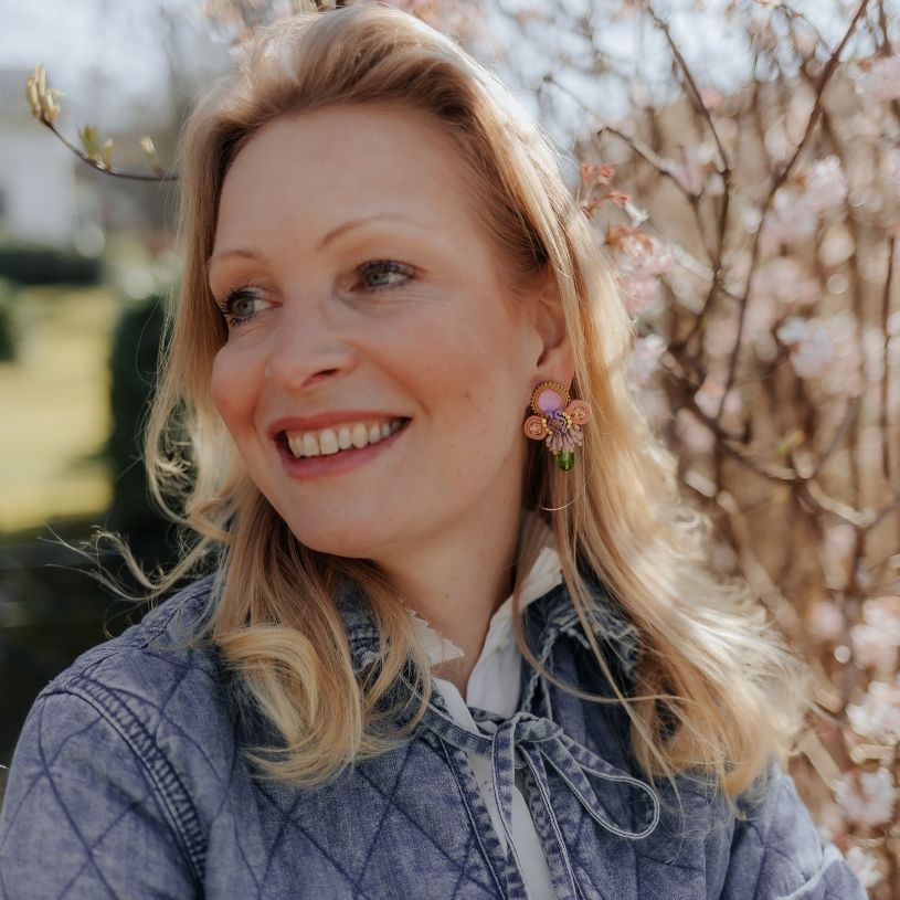 Zeitlose Soutache-Ohrclips in Hellkorall, Rosa, Grün und Flieder