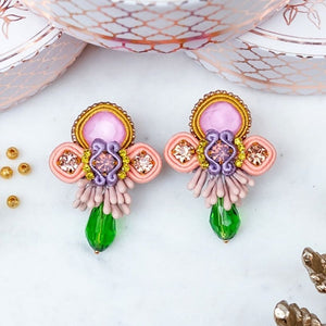 Zeitlose Soutache-Ohrringe in Hellkorall, Rosa, Grün und Flieder