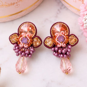 Zeitlose Soutache-Ohrringe in Violett und Rosa