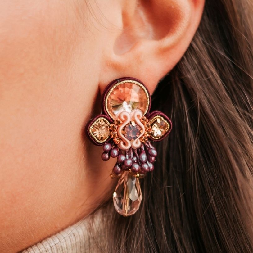 Zeitlose Soutache-Ohrringe in Violett und Rosa