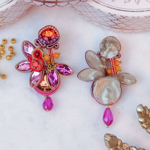 Auffällige Soutache-Ohrringe in Pink und Orange