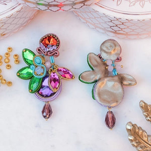 Auffällige Soutache-Ohrringe in Violett, Grün, Orange und Pink