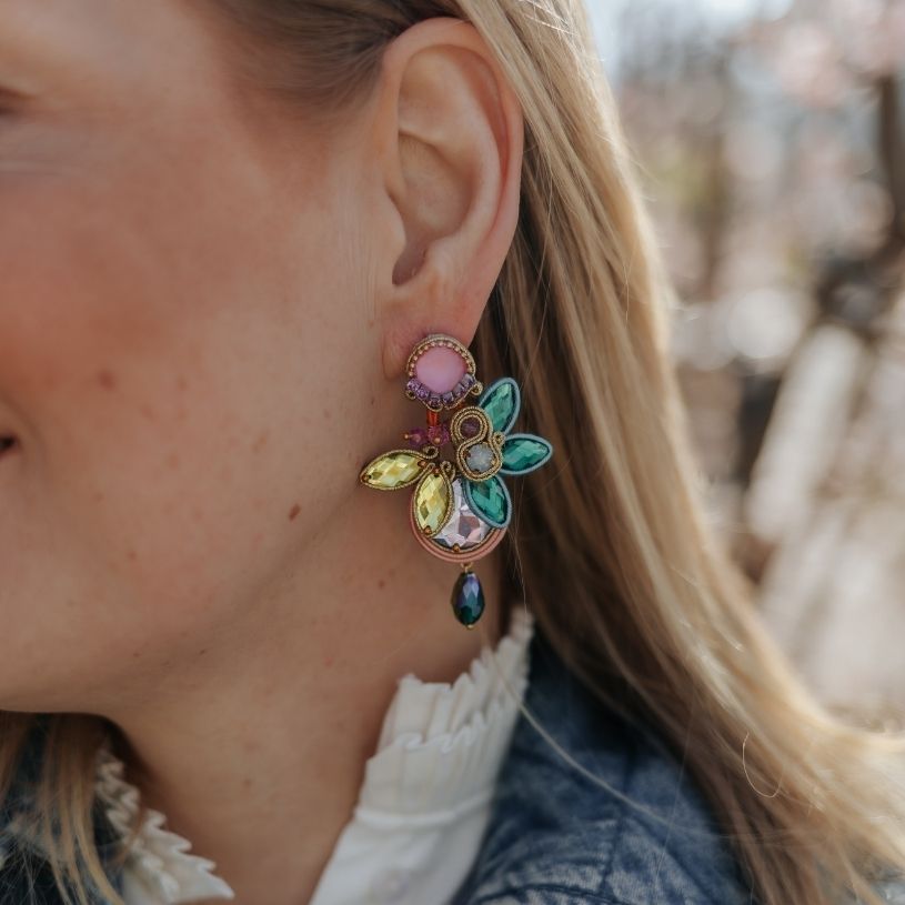Auffällige Soutache-Ohrringe in Rosa, Grün und Gelb