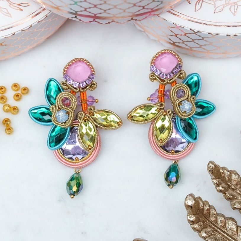 Auffällige Soutache-Ohrringe in Rosa, Grün und Gelb