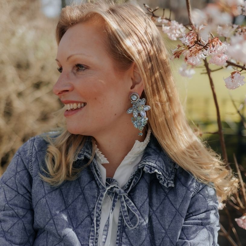 Große Soutache-Ohrringe in zarten Hellblautönen