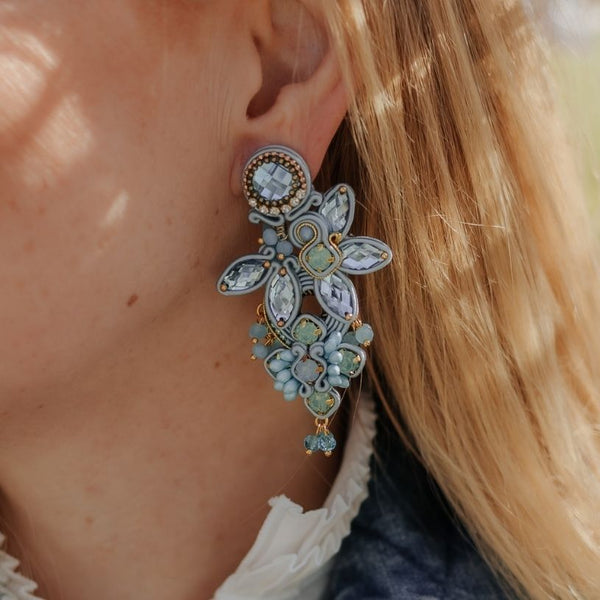 Große Soutache-Ohrringe in zarten Hellblautönen