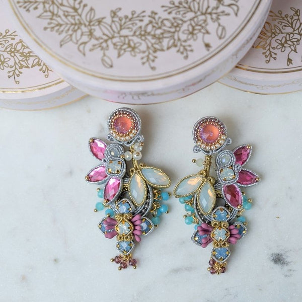 Große Soutache-Ohrringe in pastelligem Rosa, Hellblau und Weiß