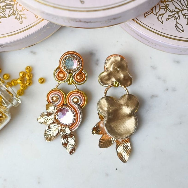 Vorbestellbar - Florale Soutache-Ohrringe in Gold und Brauntönen