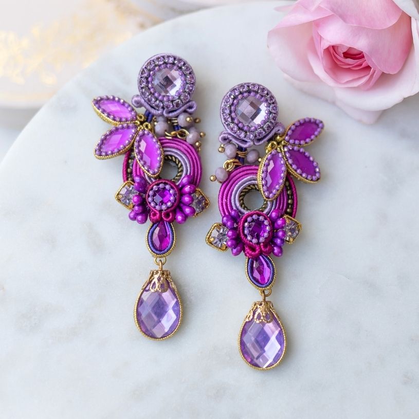 Florale Soutache-Ohrringe in Magenta, Flieder und Pink