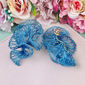 Hochwertige Statement-Ohrringe aus blauen Drähten