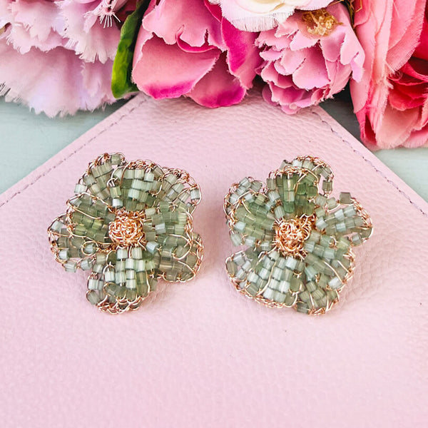 Besondere Blumen-StatementOhrringe aus Perlen in Mintgrün