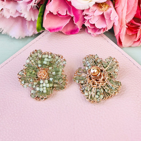 Besondere Blumen-StatementOhrringe aus Perlen in Mintgrün