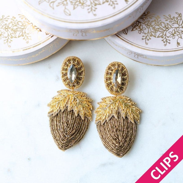 Zauberhafte Soutacheohrclips als edle Haselnuss