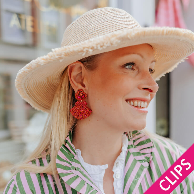 Auffällige Soutacheohrclips als pink-orange Muschel