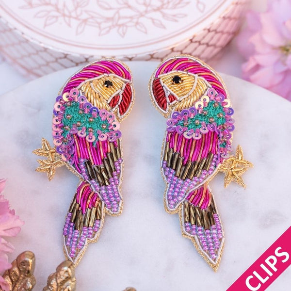 Bunte Soutache-Ohrclips als Papagei