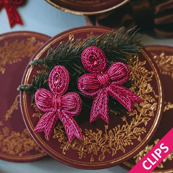 Festliche Soutacheohrclips als pinke Schleife