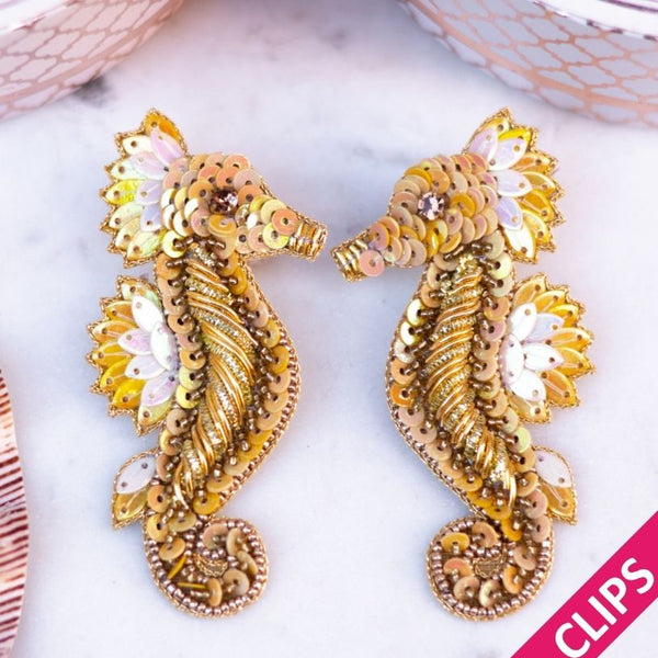 Elegante Soutache-Ohrclips als goldfarbenes Seepferd