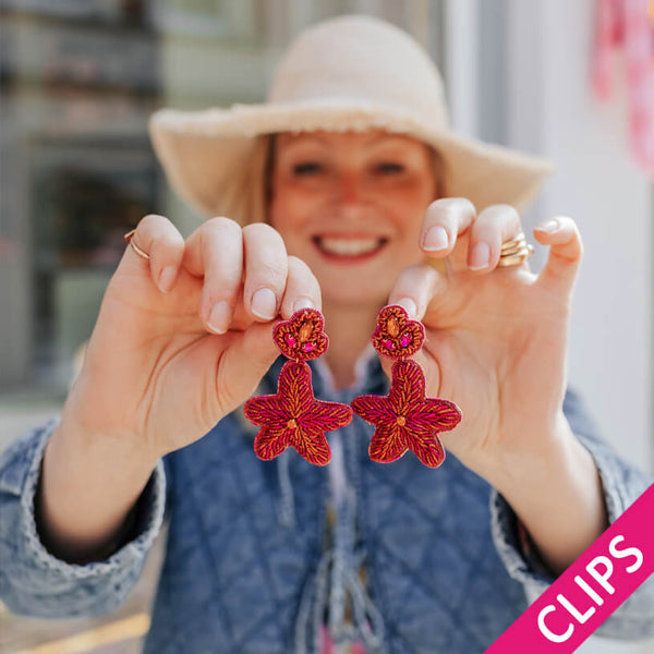 Auffällige Soutacheohrclips als pink-oranger Seestern