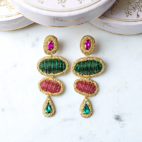 Elegante Soutacheohrringe mit Elementen in Grün und Rot