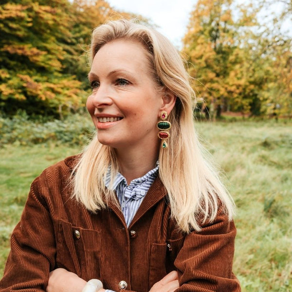 Elegante Soutacheohrringe mit Elementen in Grün und Rot