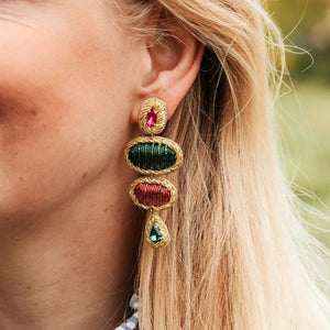 Elegante Soutacheohrringe mit Elementen in Grün und Rot