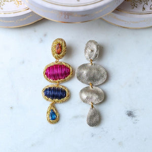 Elegante Soutacheohrringe mit Elementen in Pink und Blau