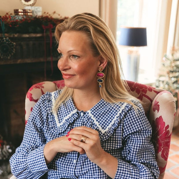 Elegante Soutacheohrringe mit Elementen in Pink und Blau