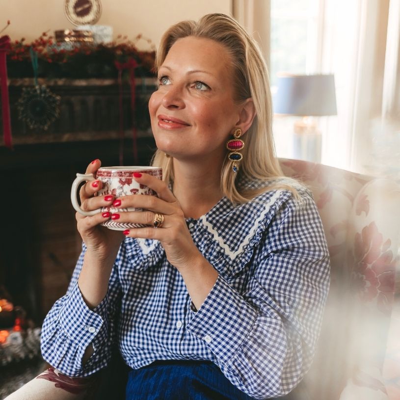 Elegante Soutacheohrringe mit Elementen in Pink und Blau
