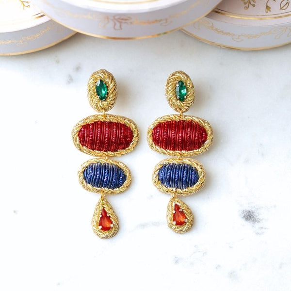 Elegante Soutacheohrringe mit Elementen in Rot und Blau