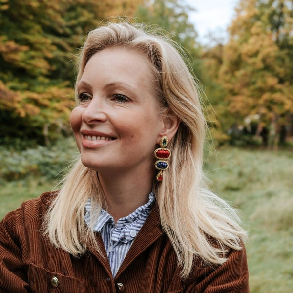 Elegante Soutacheohrringe mit Elementen in Rot und Blau