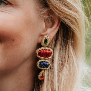 Elegante Soutacheohrringe mit Elementen in Rot und Blau