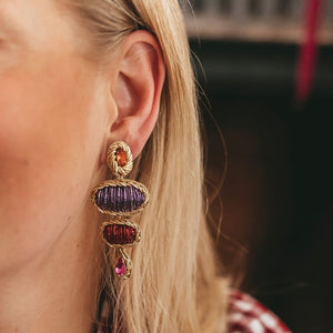 Elegante Soutacheohrringe mit Elementen in Violett und Rot