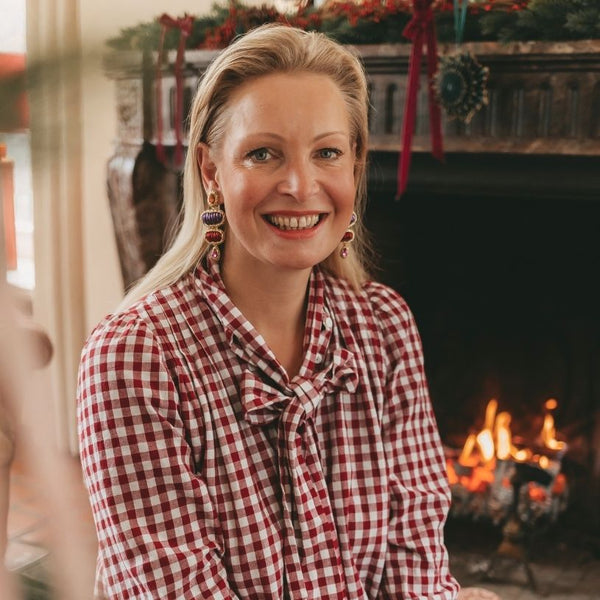 Elegante Soutacheohrringe mit Elementen in Violett und Rot