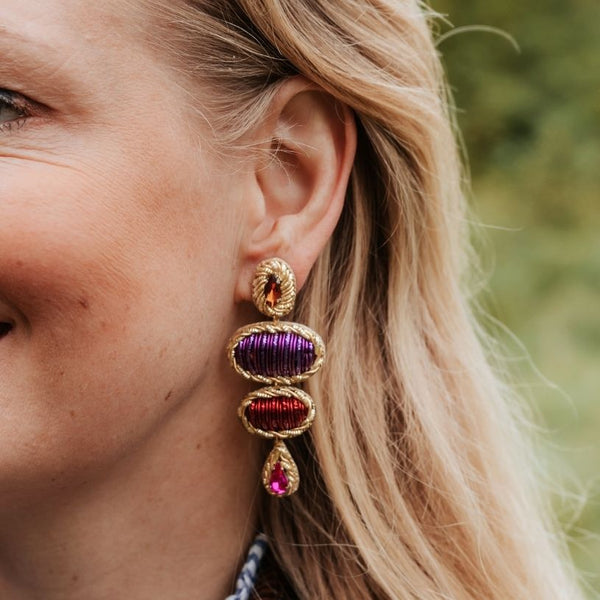 Elegante Soutacheohrringe mit Elementen in Violett und Rot