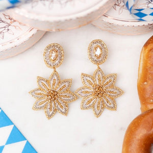 Elegante Soutache-Ohrringe als Edelweiß-Blüte